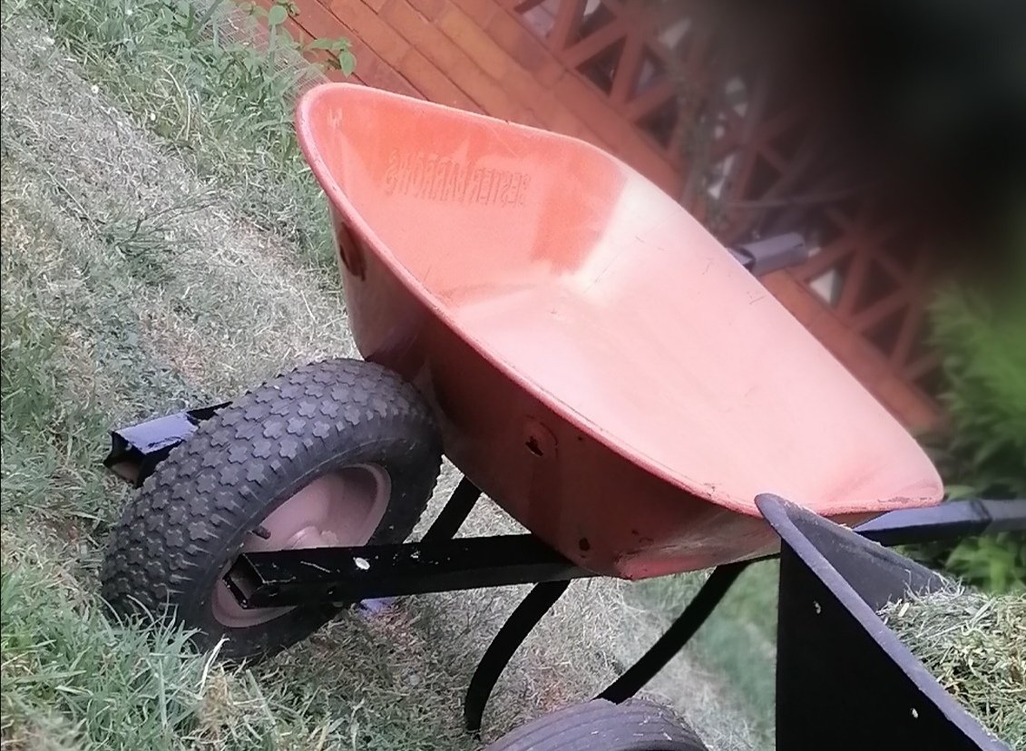 Wheelbarrow Heavy Duty Single Wheel – Bil Wudhu Seedlings and Agriculture